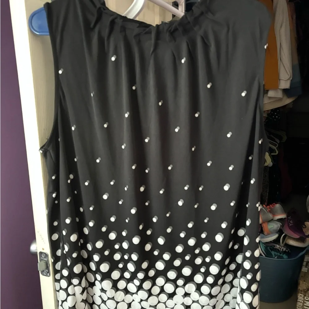 Black and White Polka Dot Sleeveless Top - Picture 3 of 8
